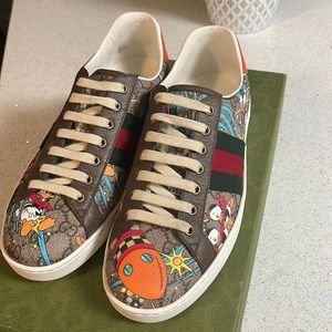 Mens 9.5 Gucci x Disney sneakers